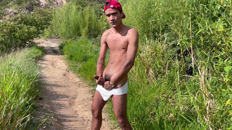 vergar4_daviid: Esibizionismo in mezzo alla montagna dopo aver praticato sport