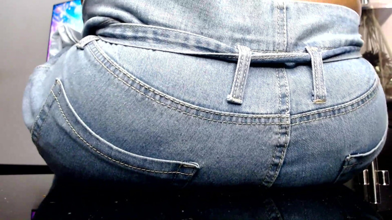 Maeling: Tiny Man Ruined in Jeans Ass-fyxiation with Giant Ass Unknowing