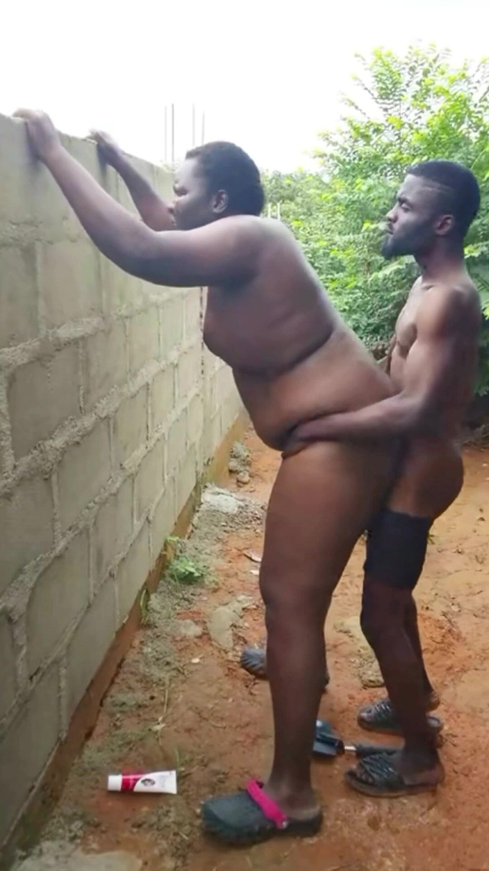 Sexylary: Kongkek bahagian bawah gemuk di luar.