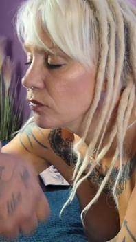 MILF excitată are nevoie de o încărcătură de spermă