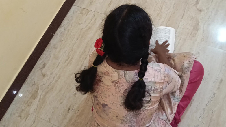 Pushpa studio: 배다른여동생과 섹스하는 여대생 로맨스