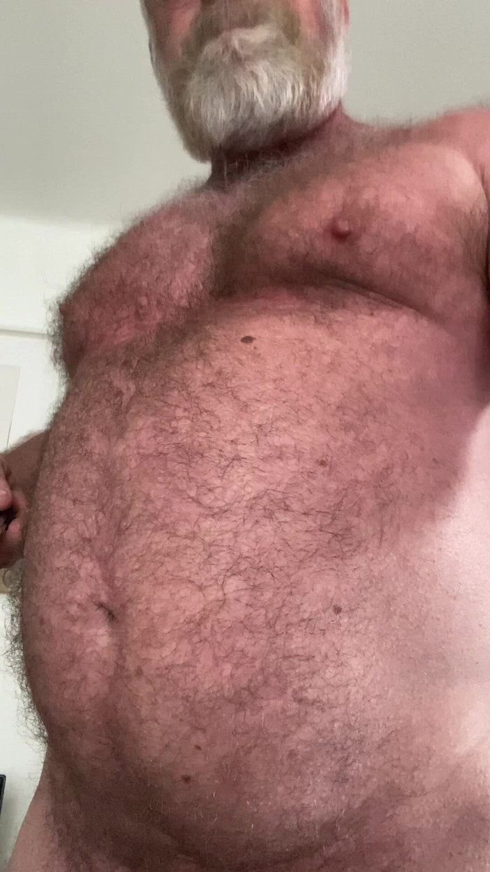 Exhibitionistman: Ведмідь-гриф дрочить свій пеніс