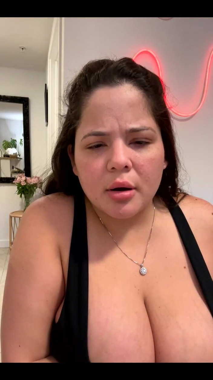 Dani Valentina: Ось копія