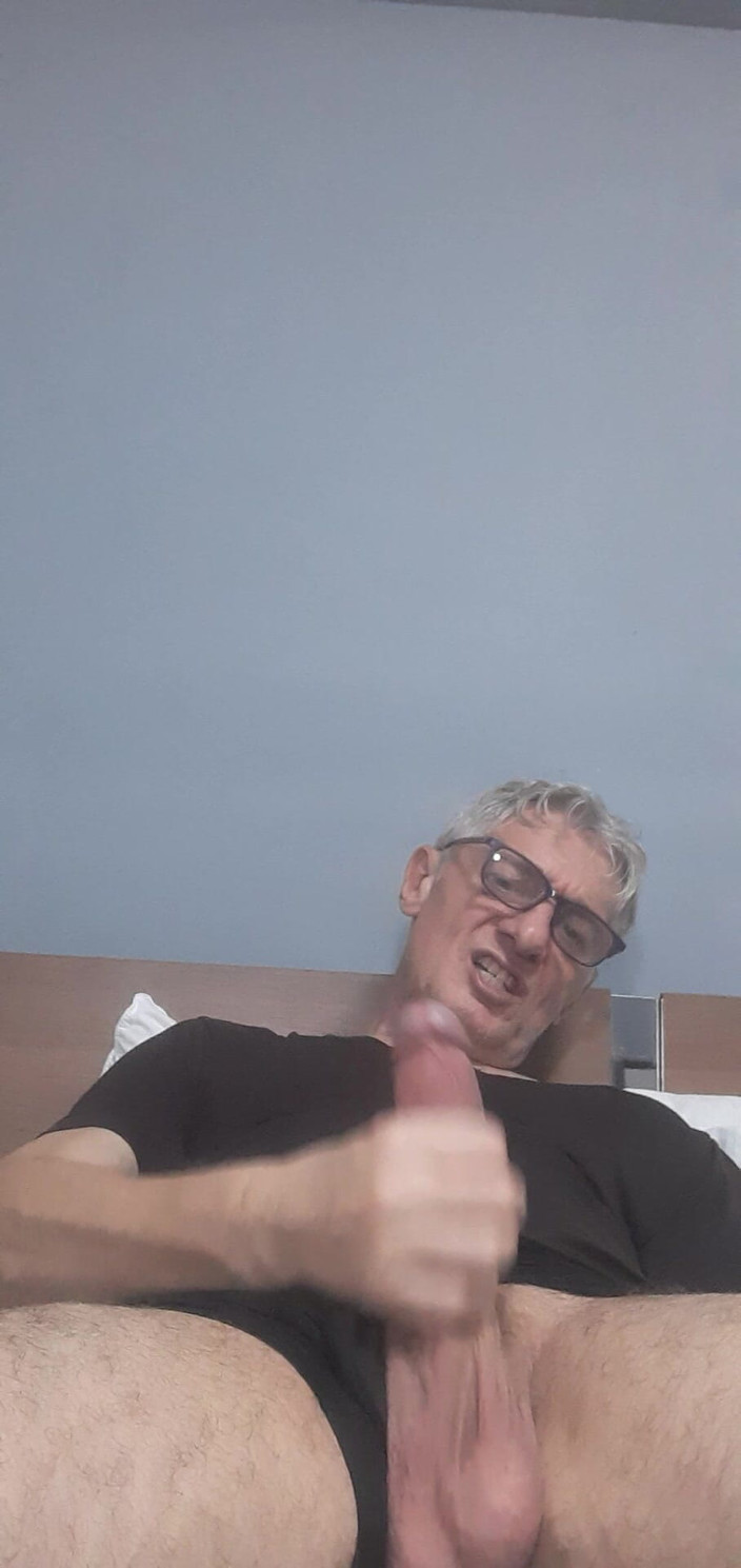 Big uncut hard cock: ビッグモンスターチンポオナニー