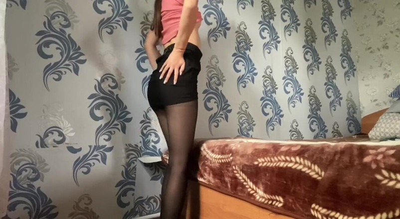 Alexa Holly: Зведена сестра в сексуальних колготках і міні-спідниці