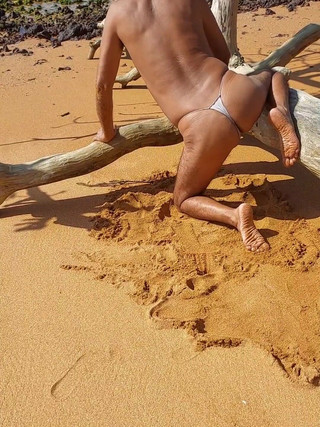 Ladysilvas: Ladysilva pantat montokku di pantai