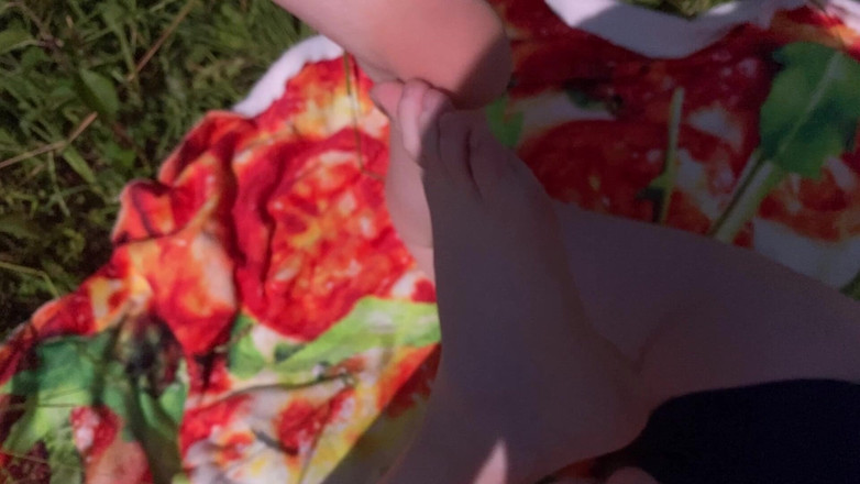 AmyHi: A Teen Girl Allowed an Exhibitionist to Cum on Her