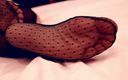Mistress Legs: Stăpâna Soles în ciorapi din nailon, prim-planuri