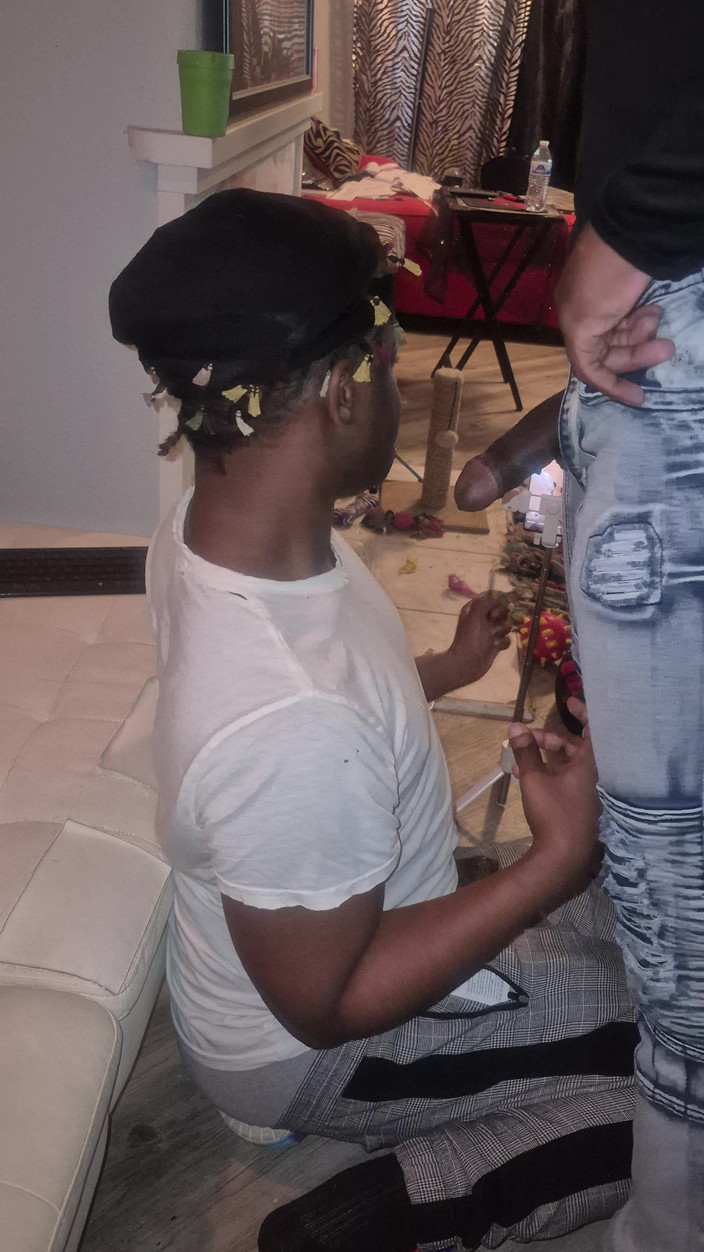 Wondahead21: La seduta in faccia sputa ingoia la scopata in faccia...