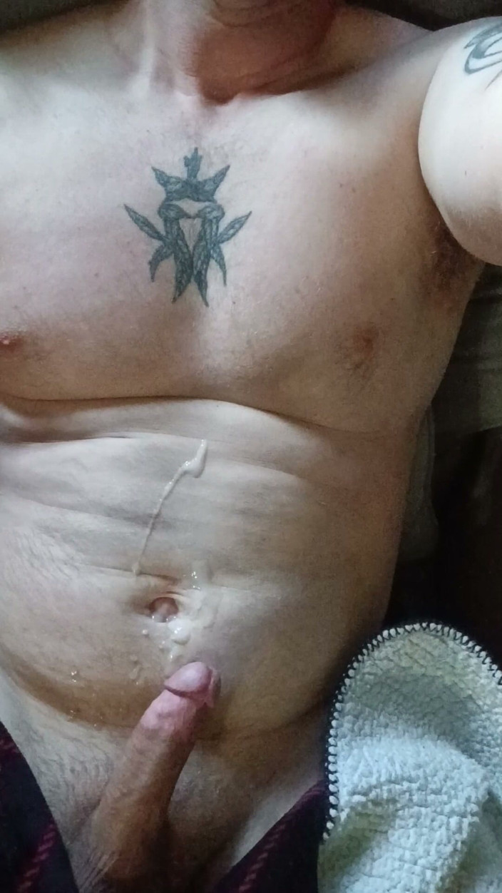 Themilkman618: Je branle ma grosse blanche avec une couverture Victoria Secret