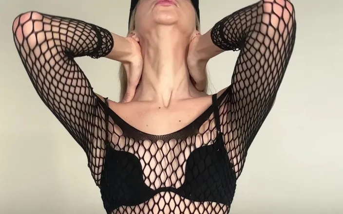 Skinny_lady69: Smoking and mesmerize