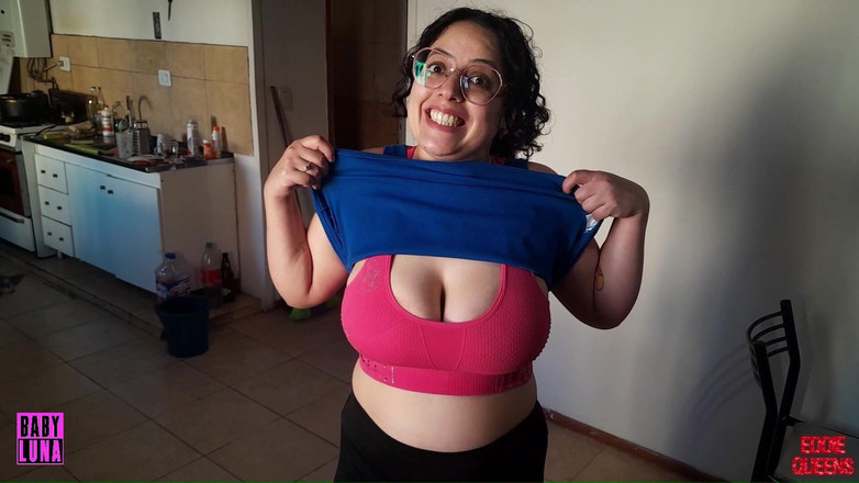 Babyluna939: 私は彼のペニスを嗅いで崇拝するために彼の家までついて帰った