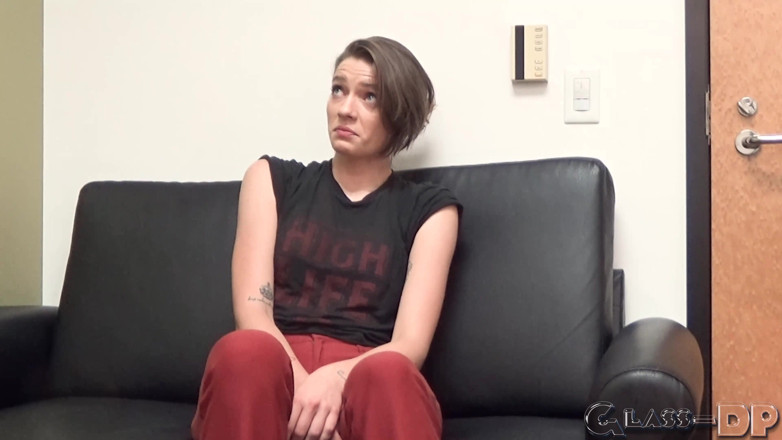 GLASSDP: Si cewek nakal rambut cokelat yang lagi sange berat ini...