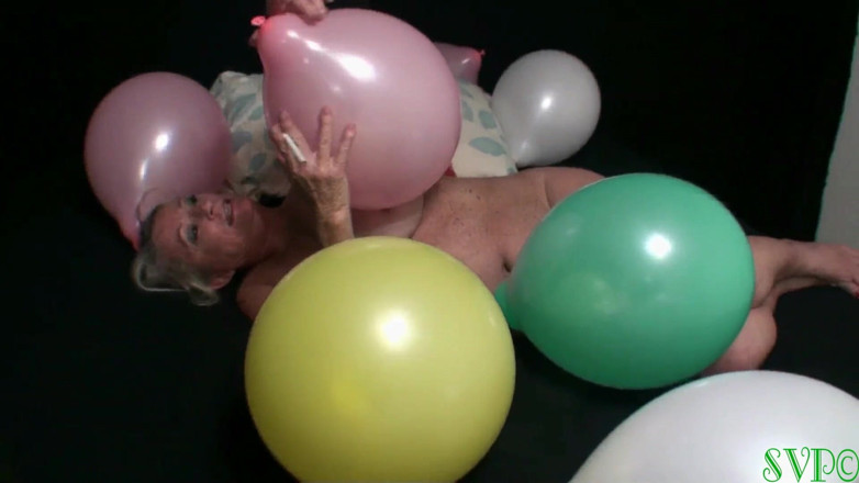 Nasty grannies: Média e safada madrasta fuma e fode enteado enquanto rebenta...