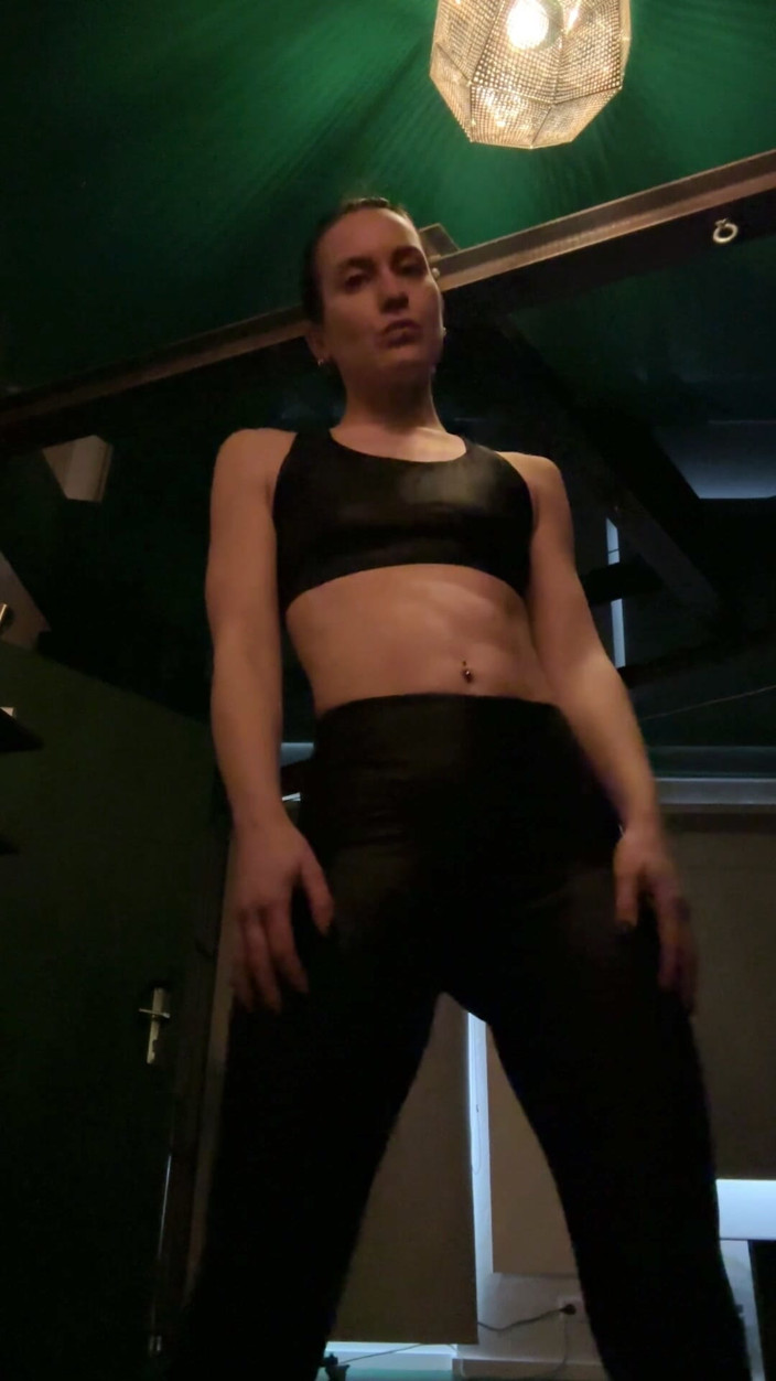 Miss Flora: Striptease sportiv
