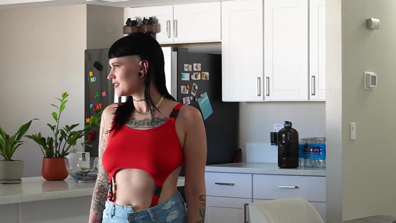 Tiffany Nacke: ฉันอยากเย็ดแฟนร่วมห้อง