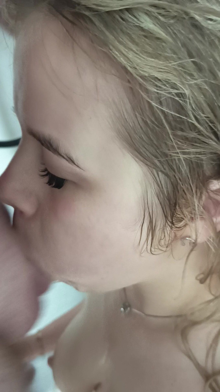 Keiti22: Sexy blondýnka je sexy ve sprše