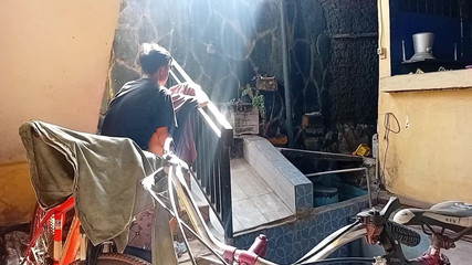 Famly sex: उसकी सौतेली बहन बहुत उत्साहित थी