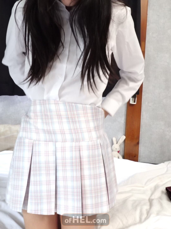 Girls of Hel: Baebi se předvádí nákupy a flame testuje nový vibrátor