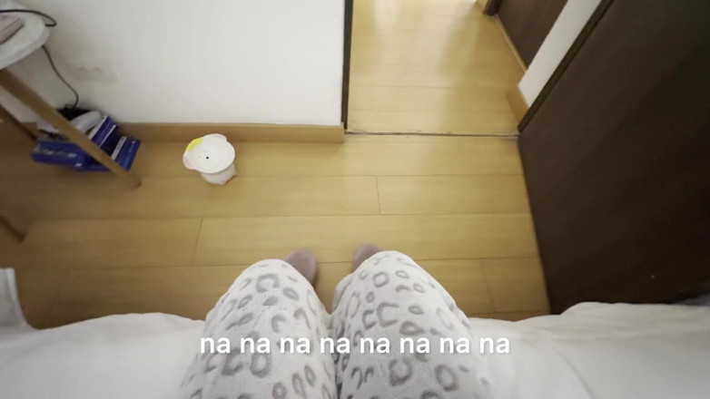 scarlettandc: ฉันเงี่ยนเวลาที่เห็นลูกน้องดูดฝุ่นบ้านเลยจบด้วยการกรรไกรกับเธอแล้วเลียหีเธอ