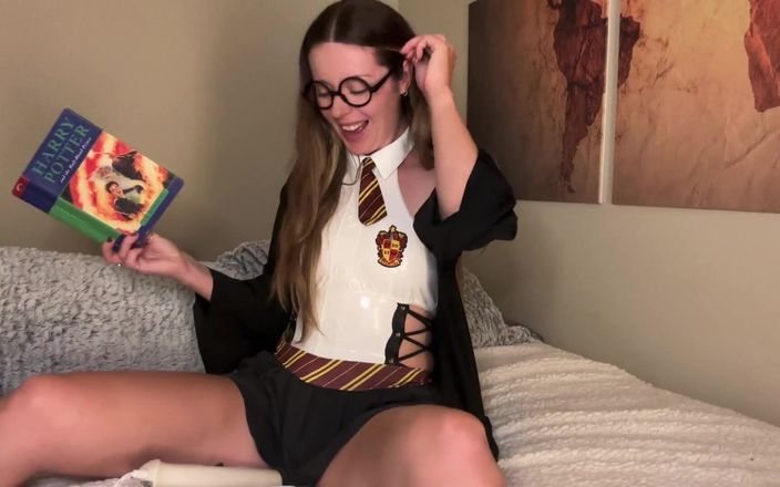 Nadia Foxx: 用我的魔法棒歇斯底里地读哈利波特，并试图不射精！！