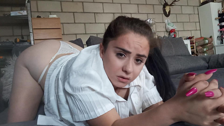 fartingclub01: La sexy PAWG scoreggia in mutandine e camicia