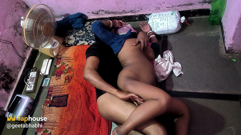 Amarjit2526: Aldatan ev hanımı için anal şenlik