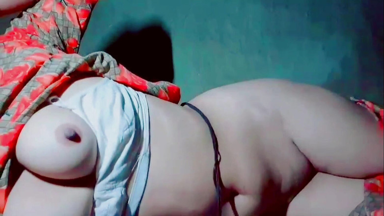 TricolorMusic3: Sexy teen sexy žhavá holka já mačkám žhavá sexy prsa, hýbe je...