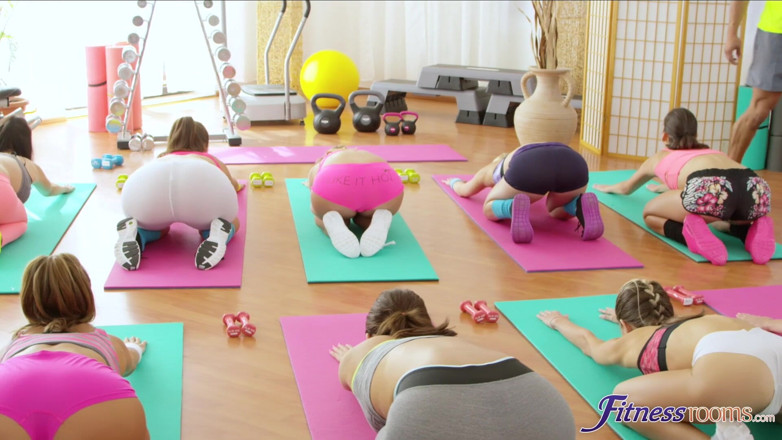 Fitness Rooms: Fitness Rooms - натуральные красавицы Daisy Lee и Vanessa Decker пот и сосут их путь к вершине класса аэробики
