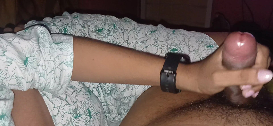 Apple Porn: Bengali College Student Gives Handjob to Matured Man