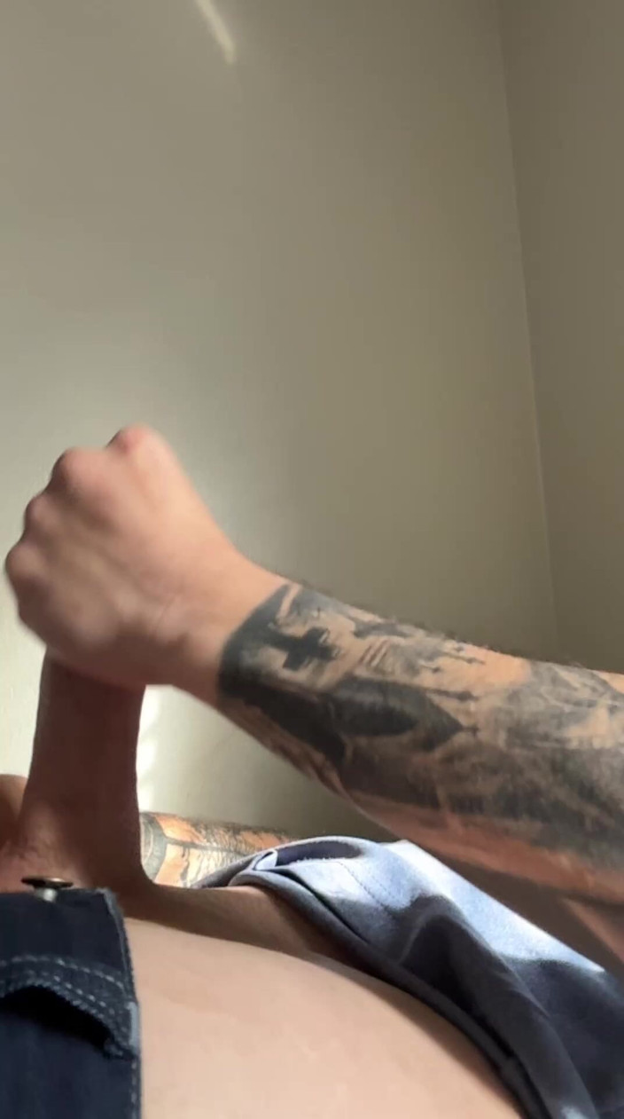 Vovxxx: Gozando antes do trabalho deixando minhas calças pegajosas