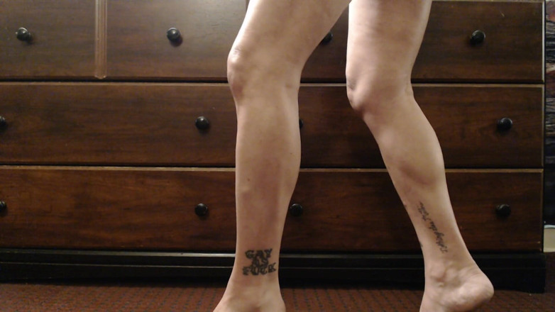 Abby Anna: Beautiful flexed pumped calf muscle