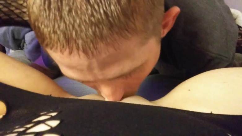 Fickna: Alex eats Addy's pussy