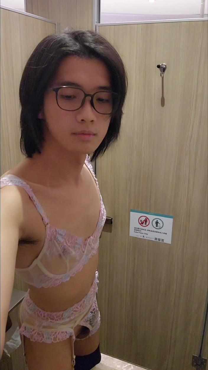 NotAFuta: Ahli pameran di Tandas Awam