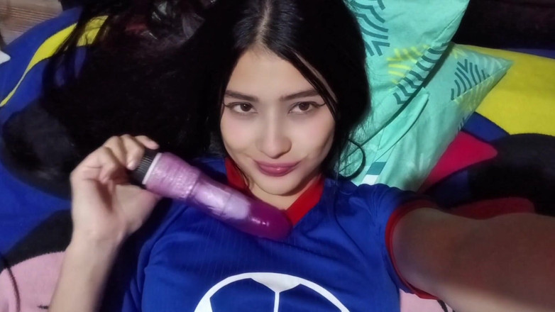 Yuli and tony: मैं अपनी सौतेली बहन के साथ कमरा साझा करने के लिए सहमत हूं और हम पूरी रात चोदते हैं।