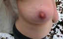 Bouncy Tits Action: Ляпають її цицьки почервоніти в снігу