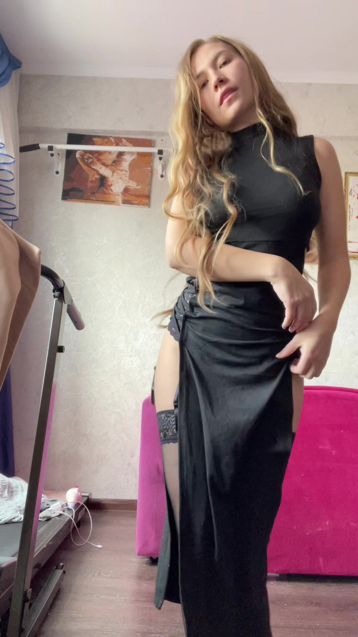 Stacy_via: Người mẹ xinh đẹp mặc vớ, treo vú cho người đăng ký