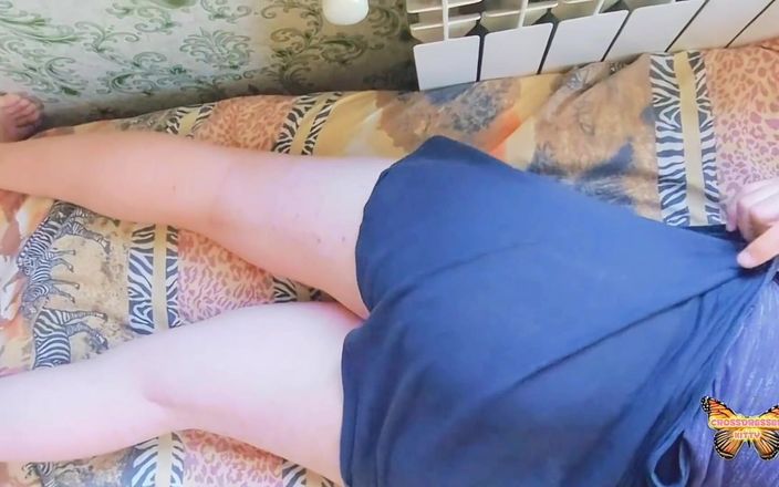 Kitty_Cross: セクシーなレディーボーイストリップショーソロパフォーマンスホットショートドレス
