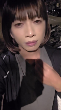 ตราบใดที่ฉันนั่งยอง ๆ ก็จะเห็นกางเกงในฉัน