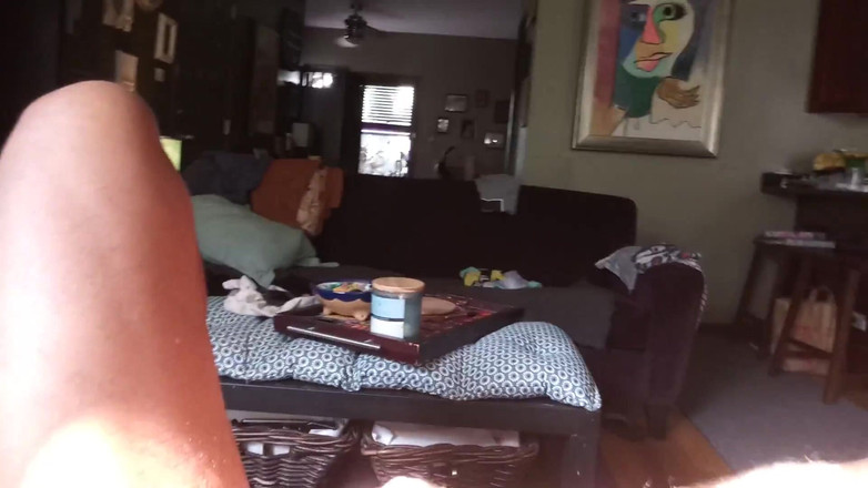 Kennie Jai: Ryckte av! Kennie Jai får en avrunkning från en björn