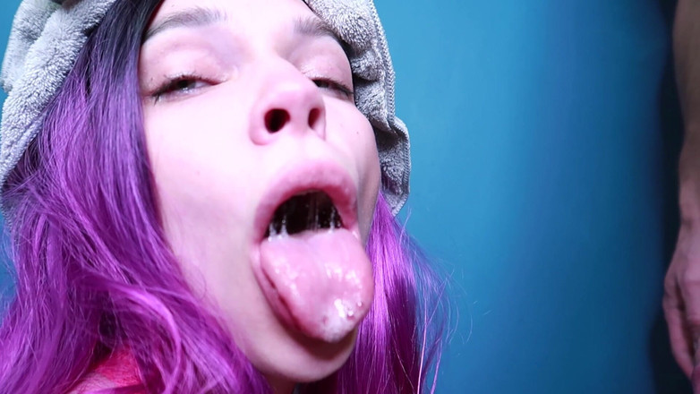 The Deep Passion: 목구멍에 따먹히는 아름다운 18살녀 십대 주부