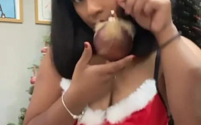 Melarose: Hanging the Balls!!