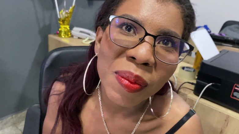 ivonnejones: SUDUT PANDANGAN PERTAMA - Setiausaha MILF yang sangat sensual menggoda kawan...