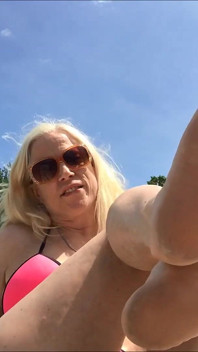 Sperma-countdown, bikini-füße am pool necken