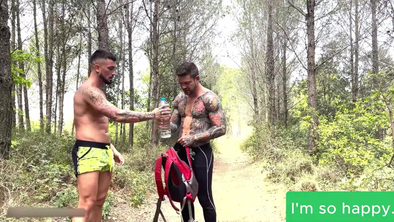 Juan Lucho Gay: Любопытные друзья снимают её