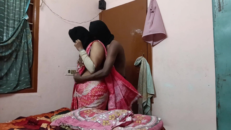 Benita sweety: Tamil marido y esposa sexo misionero caliente en la cama