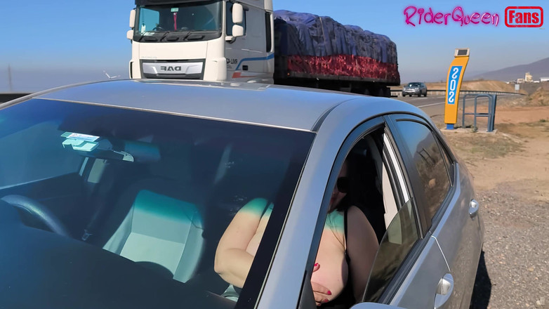 Riderqueen BBW Step Mom Latina Ebony: Îmi împart soția pe rută publică