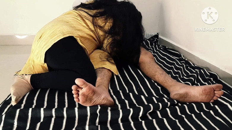 Salmaan001: 자지를 가지고 노는 배다른 아들을 붙잡은 새엄마