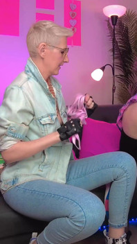 Klapsy podczas orgazmu - Girl & Femboy - 4K (Pełne wideo)