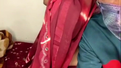 Your Sofiaa: लड़की अपनी चूत में बड़ा लंड लेना चाहती है